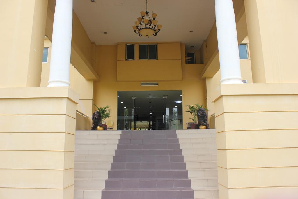 Batam Queen Victoria Hotel Exterior photo