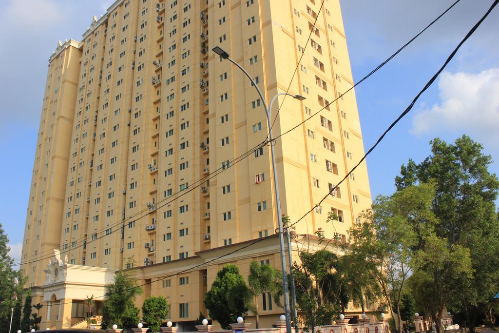 Batam Queen Victoria Hotel Exterior photo